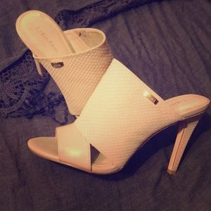Calvin Klein mule pumps 👠